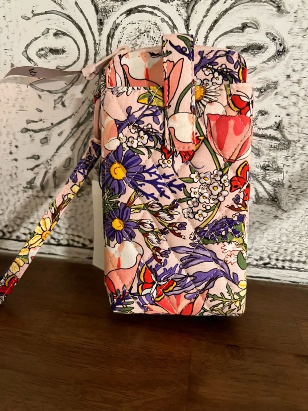 NWT Vera Bradley Pink Floral Wristlet wallet with phone carrier. - Picture 1 of 5